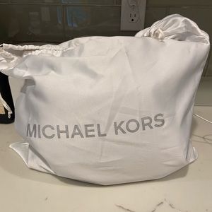Michael Kors Brooklyn large hobo-luggage color